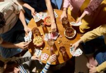 Sådan holder du en hyggelig spilaften hjemme Sådan holder du en hyggelig spilaften hjemme