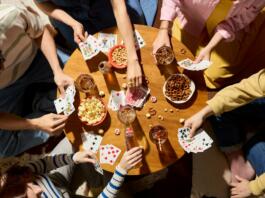 Sådan holder du en hyggelig spilaften hjemme