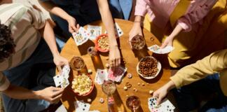 Sådan holder du en hyggelig spilaften hjemme