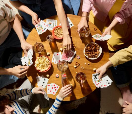 Sådan holder du en hyggelig spilaften hjemme