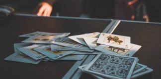 Sådan spiller du kortspillet Dam