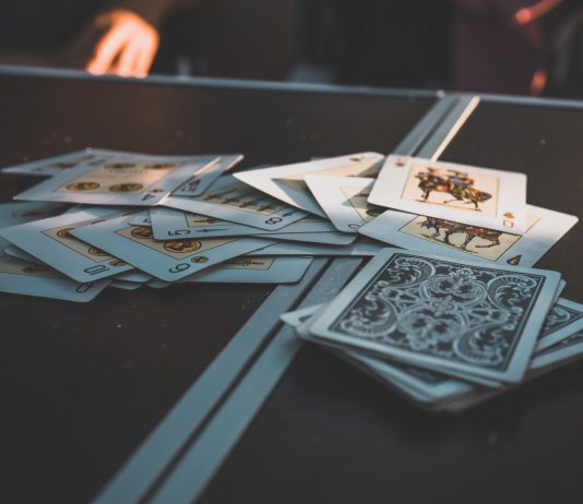 Sådan spiller du kortspillet Dam