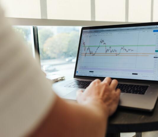 Aktiekurser - guide til at forstå, følge og analysere aktiekurser