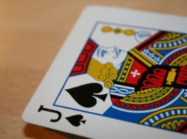 Halvtolv – regler, historie og strategi i det klassiske kortspil